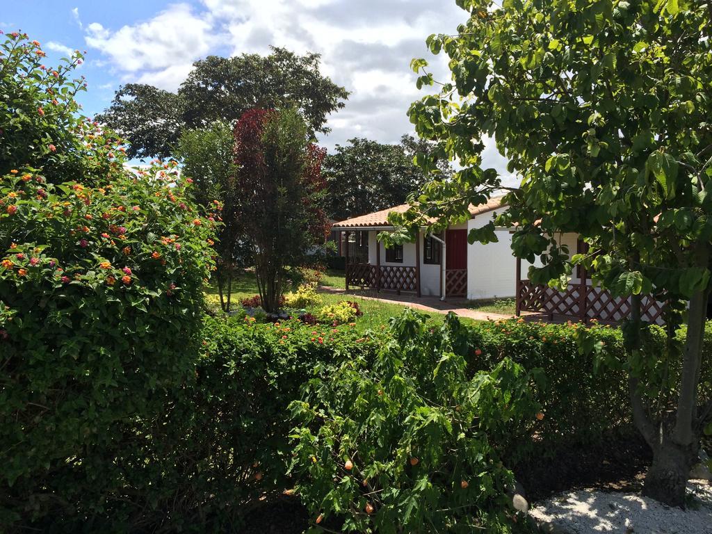 Hosteria Rosa Blanca Puembo Екстер'єр фото