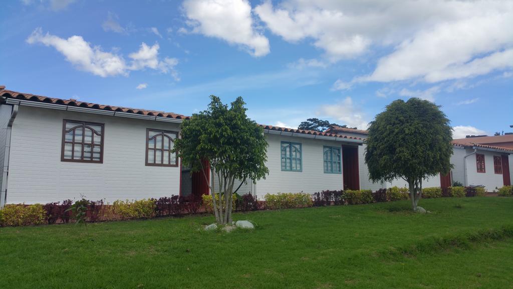 Hosteria Rosa Blanca Puembo Екстер'єр фото